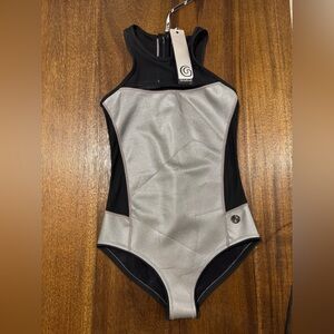 NWT GlideSoul Women’s M Wetsuit Swimsuit Black Silver Metallic